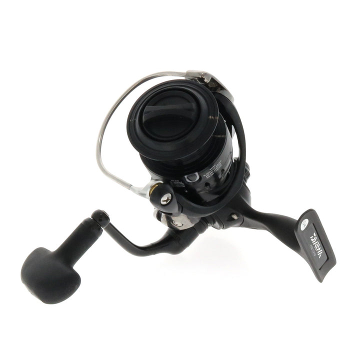 Daiwa Saltist Back Bay LT 3000MD Spinning Reel 5.6:1